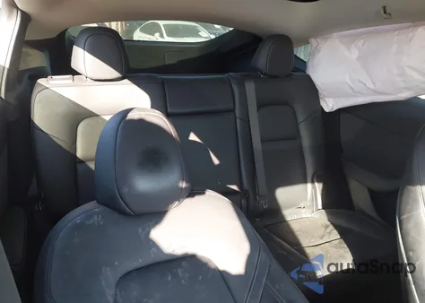 2023 Tesla Model Y Awd/Long Range Dual Motor All-Wheel Drive z USA, uszkodzony, nr VIN 7SAYGDEE6PA061617